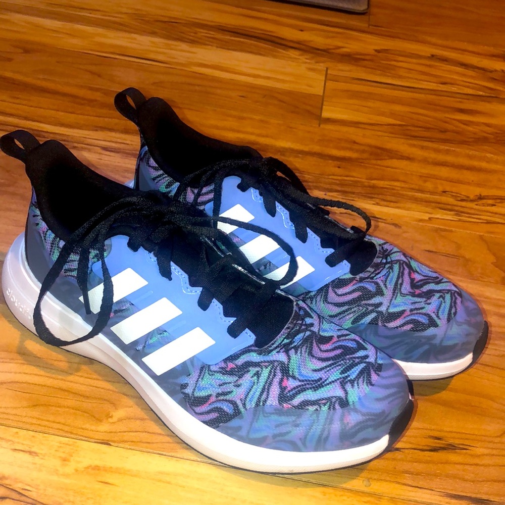 New without box Adidas men size 7 shoes